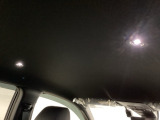 【静電タッチ式LEDルームランプ】ランプ周辺に触れるだけで簡単に点灯が可能です。