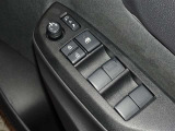 電動格納式ドアミラー・パワーウインドウを装備しています。