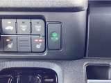 ECON・燃費のいい運転時にはメーター内の証明がグリーンに。クルマ全体を低燃費モードにします、あなたのエコ運転を、あの手この手でサポートします。