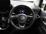 各操作スイッチなどもハンドルから手を放すことなく操作可能で安全運転に支援いたします!