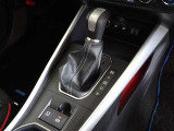 電動パーキングブレーキ・ブレーキホールドを装備してます。ホールド機能は信号待ちが多い一般道で疲労軽減になり、大好評です!