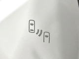 【ブラインドスポットモニター】走行中、ドアミラーの死角になりやすい箇所に後続車が接近するとサイドミラーのレンズに警告を表示!ドライバーに注意喚起をしてくれます。