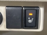 【シートヒーター】寒い日に重宝するシートヒーター!エアコンより早く温まってくれるので寒がりの人も安心ですね♪エアコンの温風は乾燥するから苦手、という方にもをおすすめです。