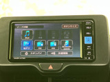 テレビやラジオ、Bluetoothオーディオなど、複数の音源を画面から選択できます。使いたいソースを見分けやすく、普段の音楽再生やラジオ利用など、好みに合わせて活用できます。