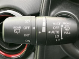 フロントとリアのワイパーに関する表示がまとまり、AUTOや速度段階などを目で確認できます。天候や視界に合わせて操作を選びやすく、雨の日の運転を支える実用的な装備です。