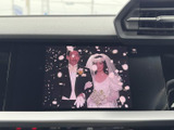停車中にテレビ映像を視聴でき、待ち時間などを車内で過ごす際にも活用できます。画面に映像が表示される装備で、休憩時のひとときにお楽しみいただけます。
