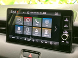 ナビや電話、FMなどのメニューが画面上にまとまり、使いたい機能を見つけやすい構成です。日々の移動で音楽や案内を利用したい方にも便利にお使いいただけます。