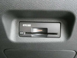 純正ETC2.0付 料金所もスムーズに通れ、割引料金の適用もあります。ビルトインできれいに収まっており、見た目もスマートです。
