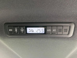 【リアオートエアコン】広い後部座席には必須の機能!風量や温度を自動で調整し前席と同様な車内環境にしてくれるリアオートエアコンを装備。夏の暑さも冬の寒さもストレスなく快適にお過ごしいただけます♪