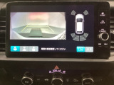 バックでの車庫入れも安心です! リアカメラが付いているバックモニター付のナビを装備しております。バンパーについているソナーや、操作線もついており距離感も画面から確認できます。