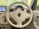 インテリアに合わせたデザインのステアリングは、運転される方のことも考え、運転しやすい形状、大きさです。是非一度、実際に触ってお確かめください。