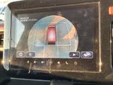 車両を上から見たような周辺映像を表示し、駐車時の位置や車両周囲の確認に役立ちます。画面上で状況を把握しやすく、切り返しや駐車操作をサポートします。