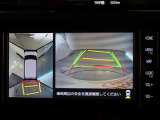 パノラミックビューモニター付きです。車両を上から見たような映像をモニター画面に表示。運転席からの目視では見にくい、車両周辺の状況をリアルタイムでしっかり確認できます。