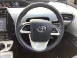 【純正革巻きステアリング】上質な革を使用することで、手にしっかり馴染みとても運転しやすいハンドルです♪