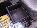 自社工場を3拠点完備しております。重整備やカスタムを始め、ご購入後のお車のメンテナンスも弊社にお任せください。