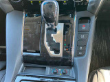 【シートヒーター】エアコンの温風で体を温めることとは異なり、車内の乾燥を防ぎつつ体もポカポカです。