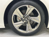 純正のアルミホイール装着。タイヤサイズは225/45R18