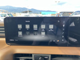 ラジオやBluetooth、テレビなどの選択項目が並び、使いたい音源を画面上で確認しやすい構成です。状況に合わせて音楽や放送を選べるので、日常のお出かけにも便利です。
