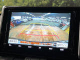 【バックカメラ】駐車時に後方がリアルタイム映像で確認できます。大型商業施設や立体駐車場での駐車時や、夜間のバック時に大活躍!運転スキルに関わらず、今や必須となった装備のひとつです!