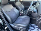運転席シート廻りは使用感も少なく、良好な状態となっています。前オーナー様が丁寧に使っていたことがよくわかりますね。