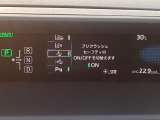 【プリクラッシュセーフティ】前方の車両等を検知し、衝突しそうな時は警報で注意を促し、ブレーキを踏む力をサポート。ブレーキを踏めなかった場合は衝突被害軽減ブレーキが作動、衝突回避をサポートします。