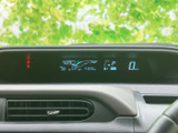運転席正面の表示は視線を移しやすい位置にあり、走行中も必要な情報を確認しやすい配置です。数字や各種表示がまとまり、日々の運転で状況を把握しやすいメーターまわりとなっています。