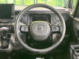 インテリアに合わせたデザインのステアリングは、運転される方のことも考え、運転しやすい形状、大きさです。是非一度、実際に触ってお確かめください。