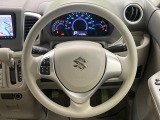 インテリアに合わせたデザインのステアリングは、運転される方のことも考え、運転しやすい形状、大きさです。是非一度、実際に触ってお確かめください。