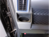 よく使うものが手を伸ばせばすぐ届く。機能的で充実した収納。