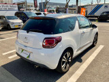 コーナーセンサー付きですので駐車も安心です。