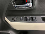 【運転席ドアスイッチ回り】パワーウィンドー[ロック機構]・電動格納式リモコンドアミラースイッチがまとまっているので操作しやすいです。