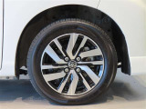 純正のアルミホイール装着車です。タイヤサイズは165/65R14です。