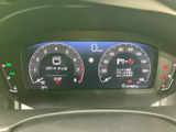 速度やエンジン回転数などの情報がひと目で確認でき、運転に必要な情報を把握しやすい表示です。警告表示も含め、走行前の確認や日々の運転を支えます。