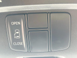 【パワースライドドア】スマートキーや運転席のスイッチでスライドドアの開閉が可能♪電動だから力を入れてドアを開ける必要が無く、小さいお子様でも、重い荷物を持っている時もラクに開け閉めできます♪