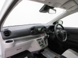 ダイハツのお店では、ダイハツ車を知り尽くしたプロフェッショナルが、専用の診断機器を使って各システムを点検しております。