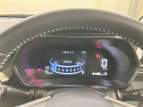 先進的で見やすいデジタルメーターを採用♪必要な情報をひと目で確認でき、スマートなドライブをサポートします。