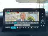 テレビ番組を画面に表示でき、停車中の休憩時間などに映像を楽しめます。チャンネル選択やメニューも見やすくまとめられ、車内での待ち時間を過ごす際に便利です。
