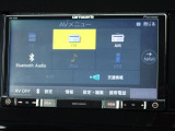 オーディオソースはご覧の通りです。Bluetoothを搭載しています。スマホと連動させると音楽等楽しむことが出来ます。