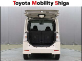 荷室スペ-スも十分な広さがあります。リヤシ-トを倒すと更に荷室スペ-スが広がります。