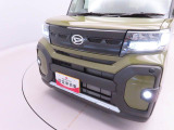 省電力のLEDヘッドランプ。白く明るい光で夜間走行が安心。