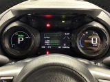一目で今出ている速度が分かるデジタルメーターを採用しており、うっかりのスピード超過も減りますよ