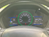 速度や燃料残量などの情報を運転席正面で確認でき、走行中に必要な表示を把握しやすいメーターまわりです。色分けされた表示で情報がまとまり、日々の運転をサポートします。