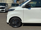 《サポカーSワイド》車両  緊急ブレーキに加え、ペダル踏み間違い加速抑制装置付き車両です。しかも車線逸脱警報や先進ライトが搭載されております。カーパレス福山は自動車事故の無い世の中を願ってます。