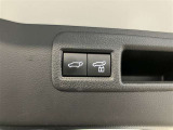 パワーバックドアは荷物の出し入れがしやすい優れもの!スイッチひとつで重たいバックドアが締まります!日用品の大量買い出しにも大活躍!