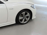 装着タイヤサイズは、225/45R18です。純正アルミホイールを装着しております。