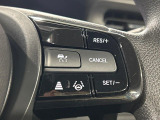 【ホンダセンシング】走行中に前方の車両等を認識し、衝突しそうな時は警報とブレーキで衝突回避と被害軽減をアシスト。より安全にドライブをお楽しみいただけます。