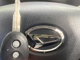 【キーレス】少し離れた場所からでもボタン一つでドアの開錠・施錠ができるのでとっても便利!ドアの鍵穴周りに傷をつけることもありません♪