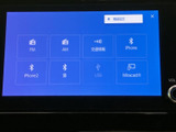 FM・AMをはじめ、BluetoothやUSBなど複数の音源が画面に表示されています。利用したい項目を選びやすく、通勤や遠出の移動中もお好みの方法で車内の時間を楽しめます。