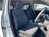 運転席まわりには十分なスペースがあり、大柄な方でもゆったり運転していただける環境です。