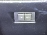 充電用USB端子付き。スマートフォンなどの充電に便利です。